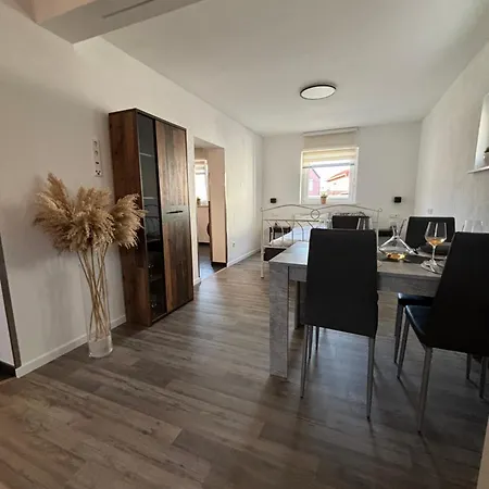 Lägenhet Ferienwohnung In Der Pfalz Zeiskam